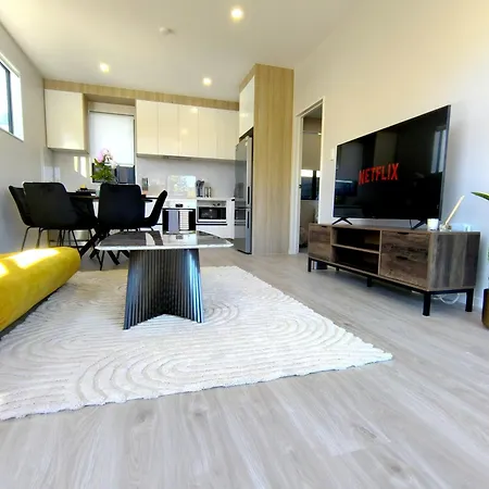 Stylish 4Br Home, Netflix, Walk To Eateries And Schools